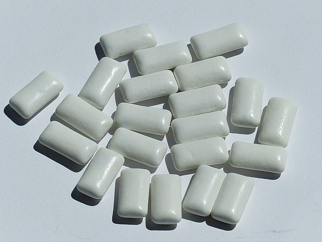 Chewing gums white