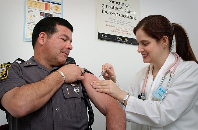 police receiving vaccinationt