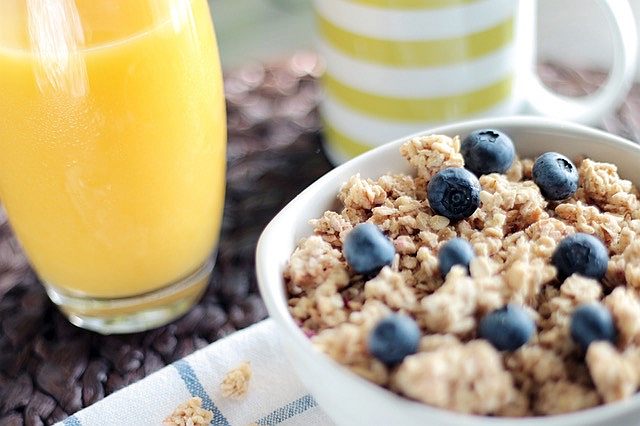 healthy blueberries breakfast muesli