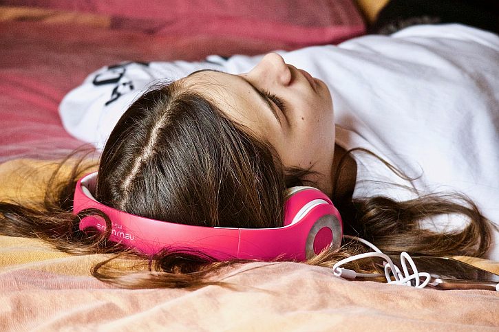 girl headphones